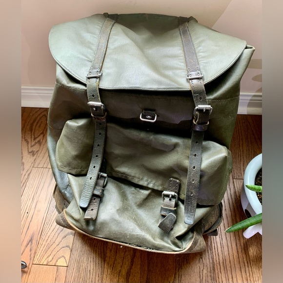 🔥HP🔥Vintage HIKING Back Pack with Leather Back and Shoulder Straps - Picture 6 of 15